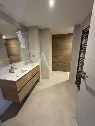  Appartement à louer 3 pièces 100 m²