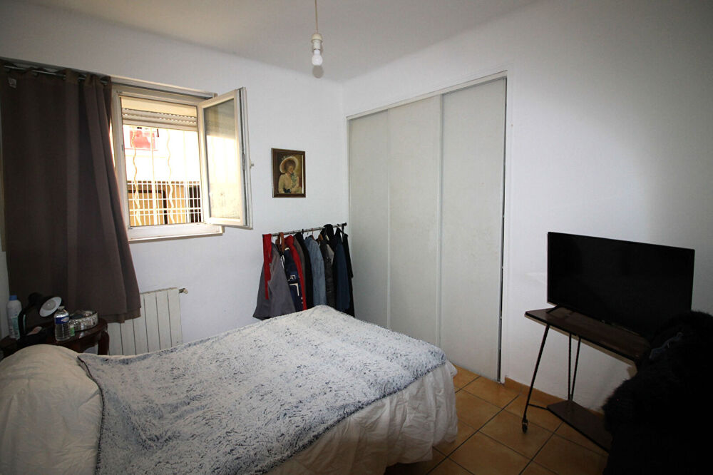 Vente Appartement NIMES Proche centre ville et Facultés P2 bis de 56.87 m2 en RDC donnant sur une cour plein SUD. Nimes