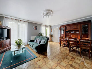 Vente Maison Maison Mantes La Ville de plain pieds 4 chambres et 460m² de terrain Mantes la ville