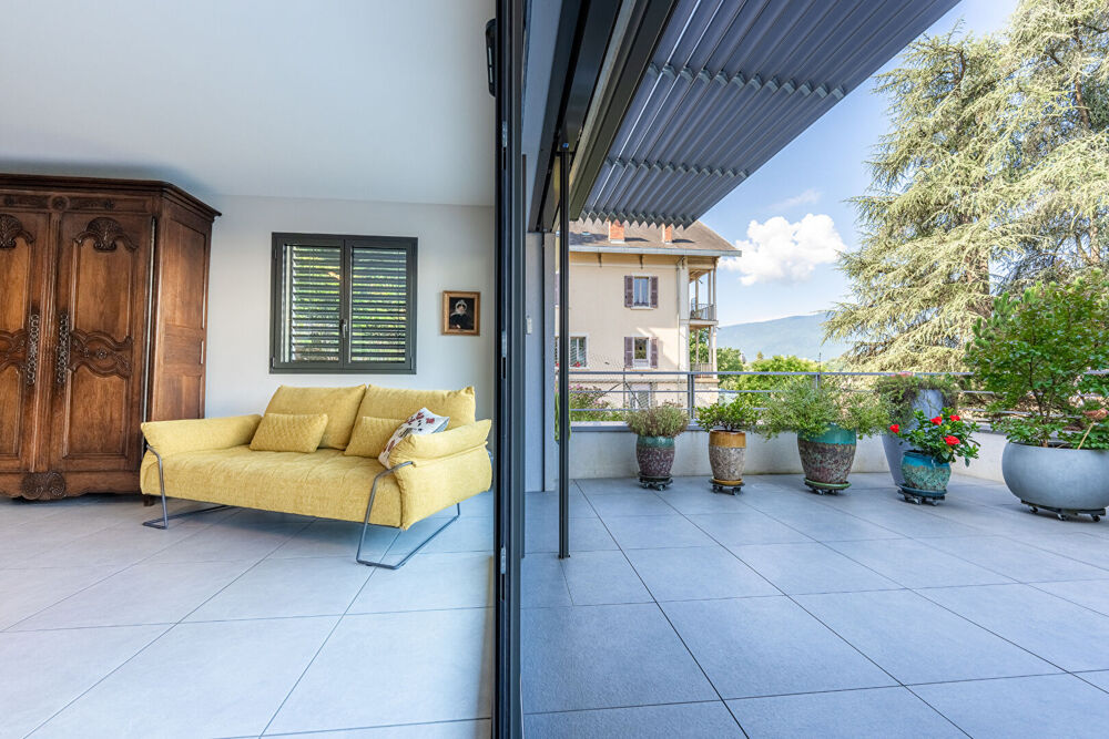 Appartement T3 avec grande terrasse et vue dégagée à Aix-les-Bains