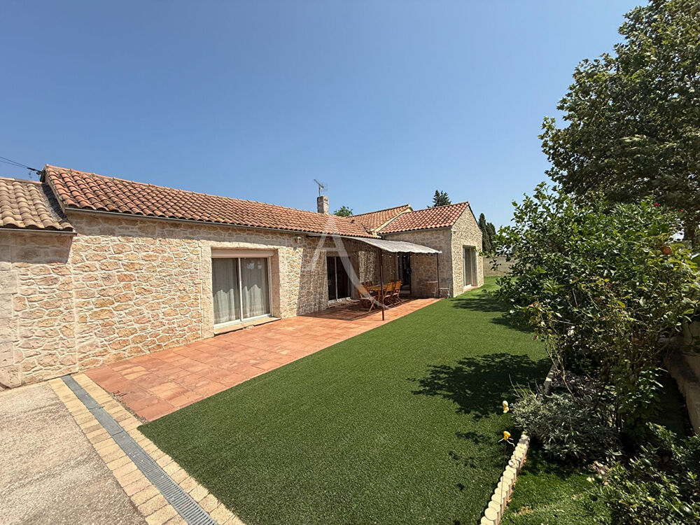 LA FARLÈDE - Propriété de charme de plain-pied avec studio indépendant, piscine et terrain de 10 300 m²
