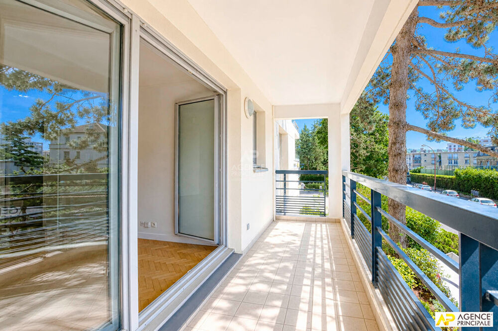 Vente Appartement Versailles Montreuil Appartement 2 piècxes 47.5 m² carrez situé au 1er étage avec balcon, cave et parking Versailles