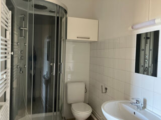  Appartement à louer 3 pièces 81 m²