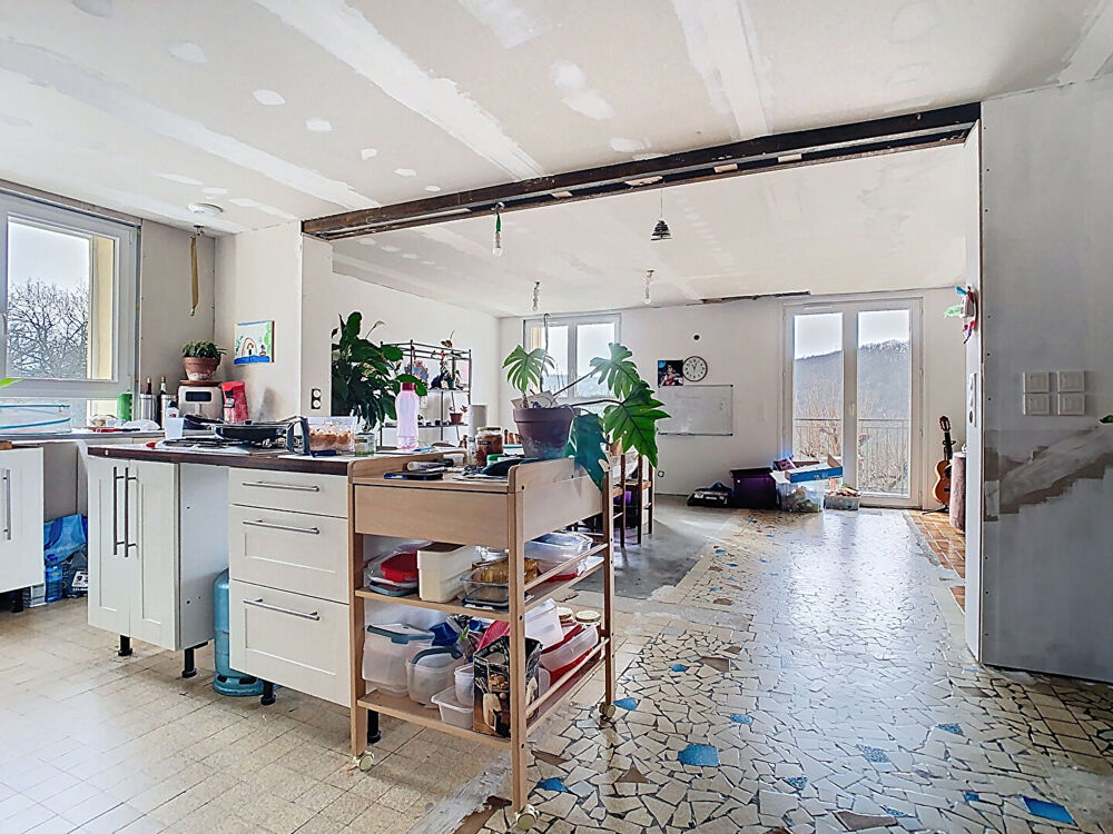 Maison avec appartement attenant dans les hauteurs de LUGNY