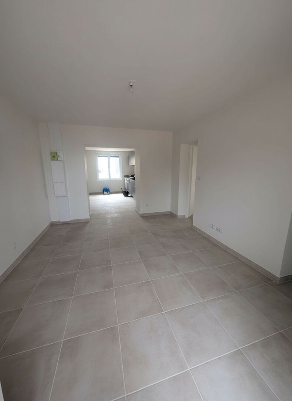 Location Appartement Appartement T3 avec terrasse et parking à LUNEL. Lafrancaise