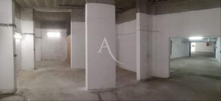  Parking / Garage à vendre 115 m²