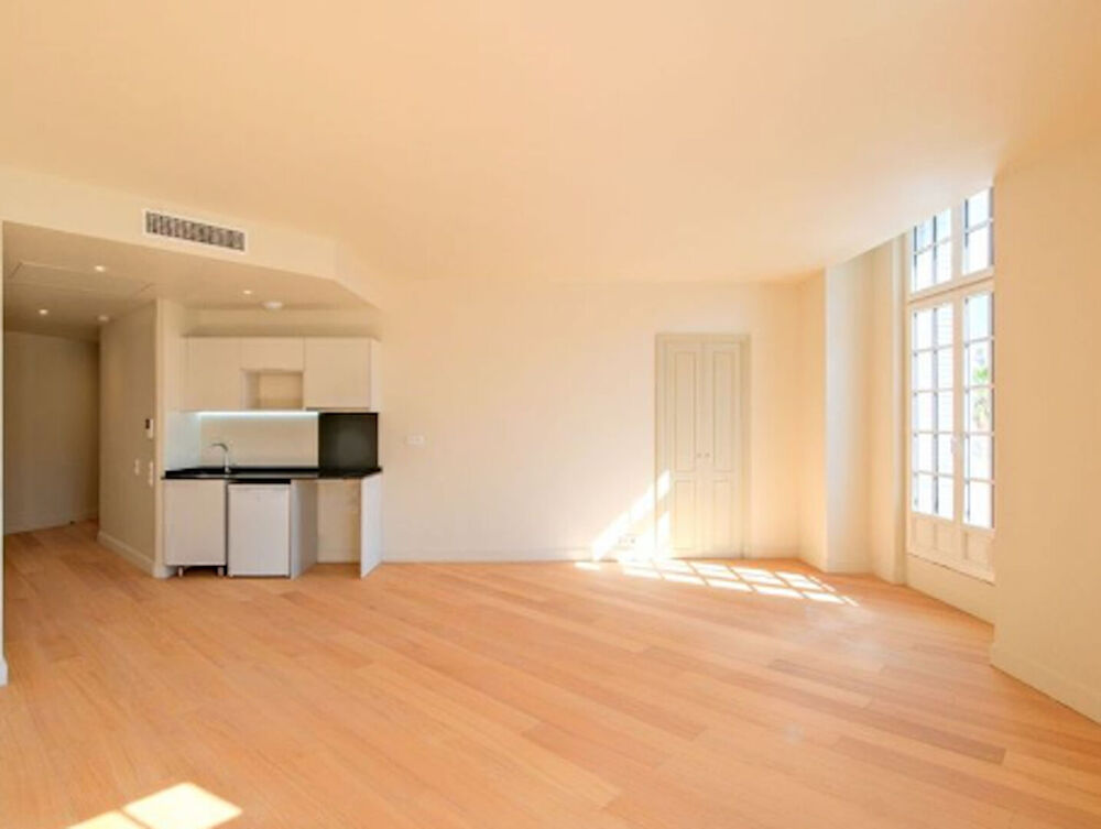Vente Appartement Baisse de prix : Appartement Grand studio sur cour de 49 m2 (Antibes) Antibes