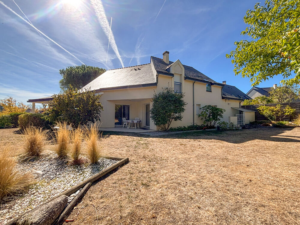 Vente Maison Maison d'architecte à Bouchemaine quartier La Pointe de 7 pièces 188m2, 5 chambres, garage et jardin Bouchemaine