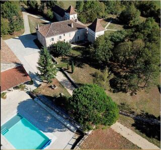  Villa à vendre 15 + pièces 1030 m²