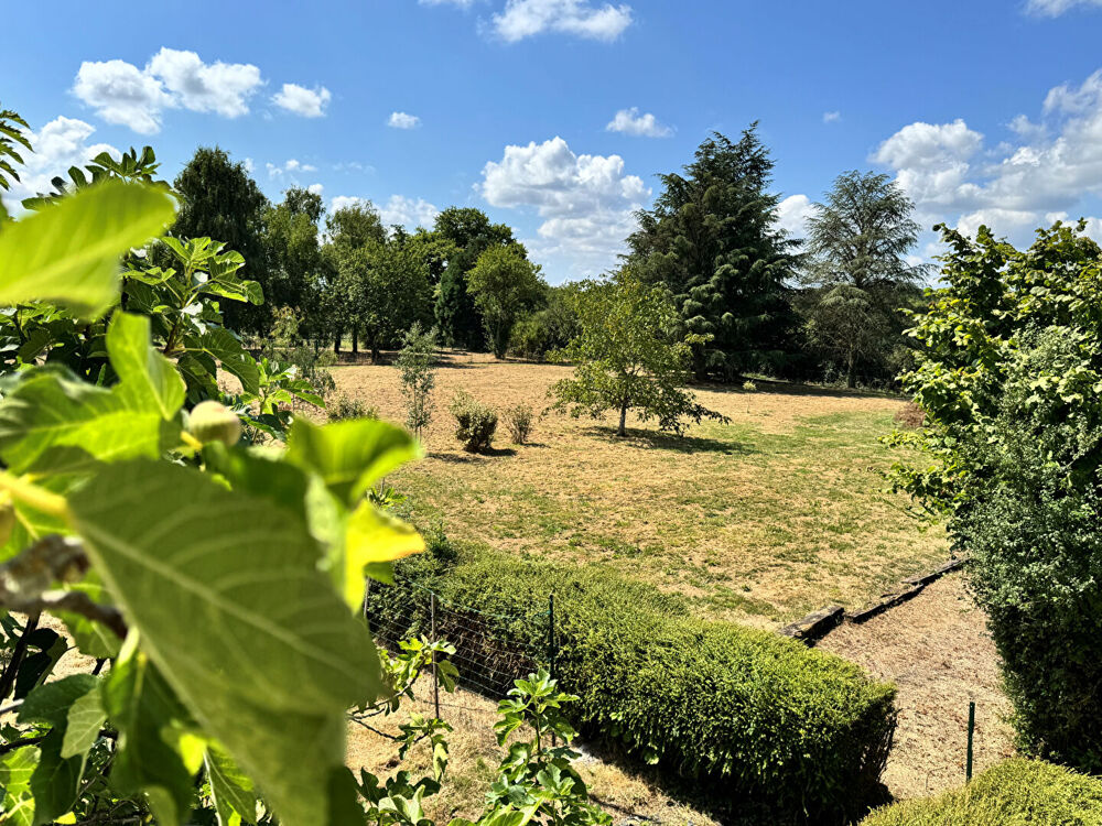 Magnifique bâtisse de 272 m² sur 1.2 hectares de terrain clos