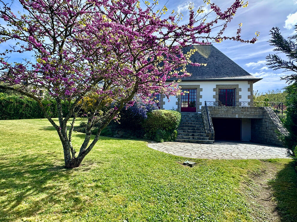 Maison individuelle sur grand terrain paysagé à Saint Servan