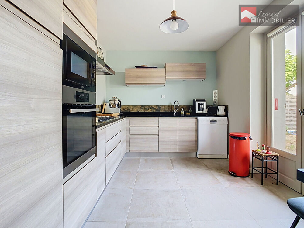 Propriété de caractère avec piscine couverte-5 chambres 01190 BOZ