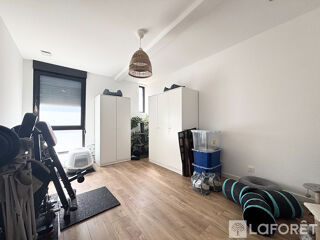  Appartement à louer 3 pièces 76 m²