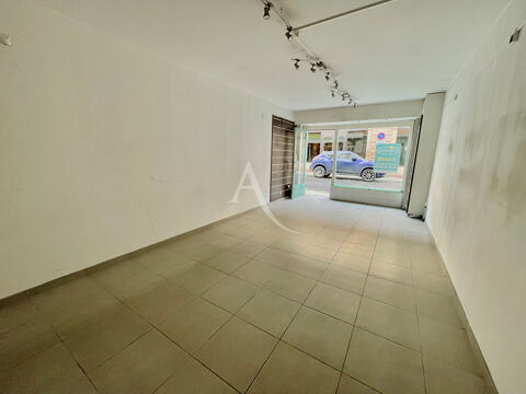   Local commercial de 29m² en plein centre de l'Isle-Jourdain 