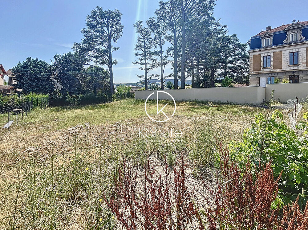 Vente Terrain Sur les hauteurs de St Chamond au pied du Pilat Terrain plat constructible et viabilisé de 557m2 - libre constructeur Saint chamond