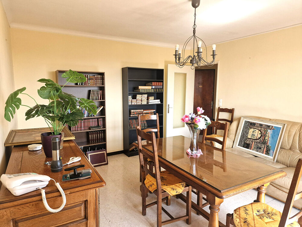 Un appartement agréable, calme et lumineux, à deux pas des remparts