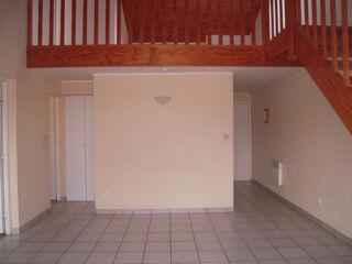  Appartement à louer 4 pièces 81 m²
