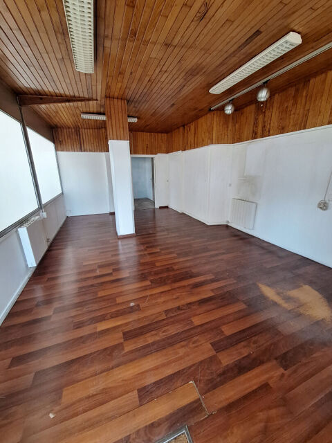 Bureaux &agrave; louer de 38 m&sup2; en bon &eacute;tat avec parking ext&eacute;rieur 469 77500 Chelles