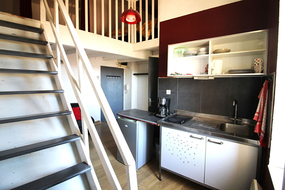 Vente Appartement NIMES CENTRE VILLE Studio avec mezzanine de 22.34 m2 LC au 2ème et dernier étage. Copro soignée. Nimes