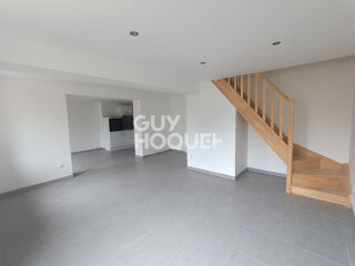  Appartement à louer 4 pièces 74 m²