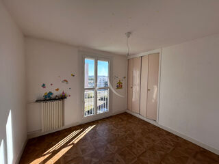  Appartement à louer 4 pièces 76 m²