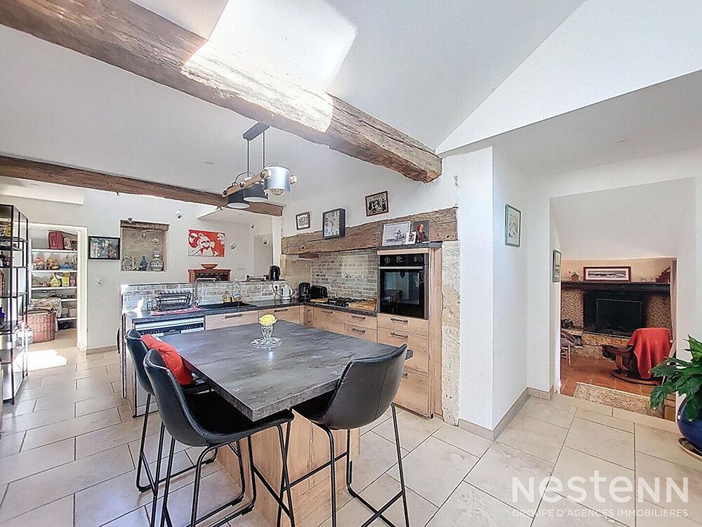 A Vendre Maison en pierre rénovée avec dépendances, piscine et parc arboré sur un hectare