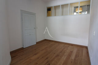  Appartement à louer 2 pièces 71 m²