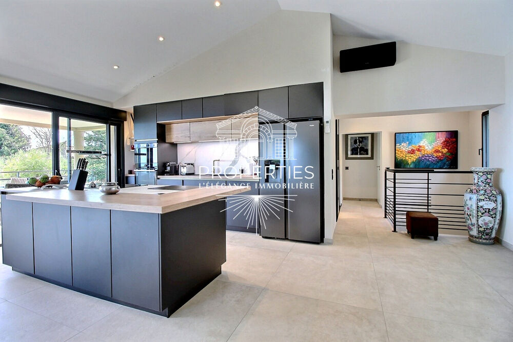 LE LAVANDOU - SUPER LAVANDOU - VILLA DE 203 M² RÉNOVÉE - PISCINE - VUE MER