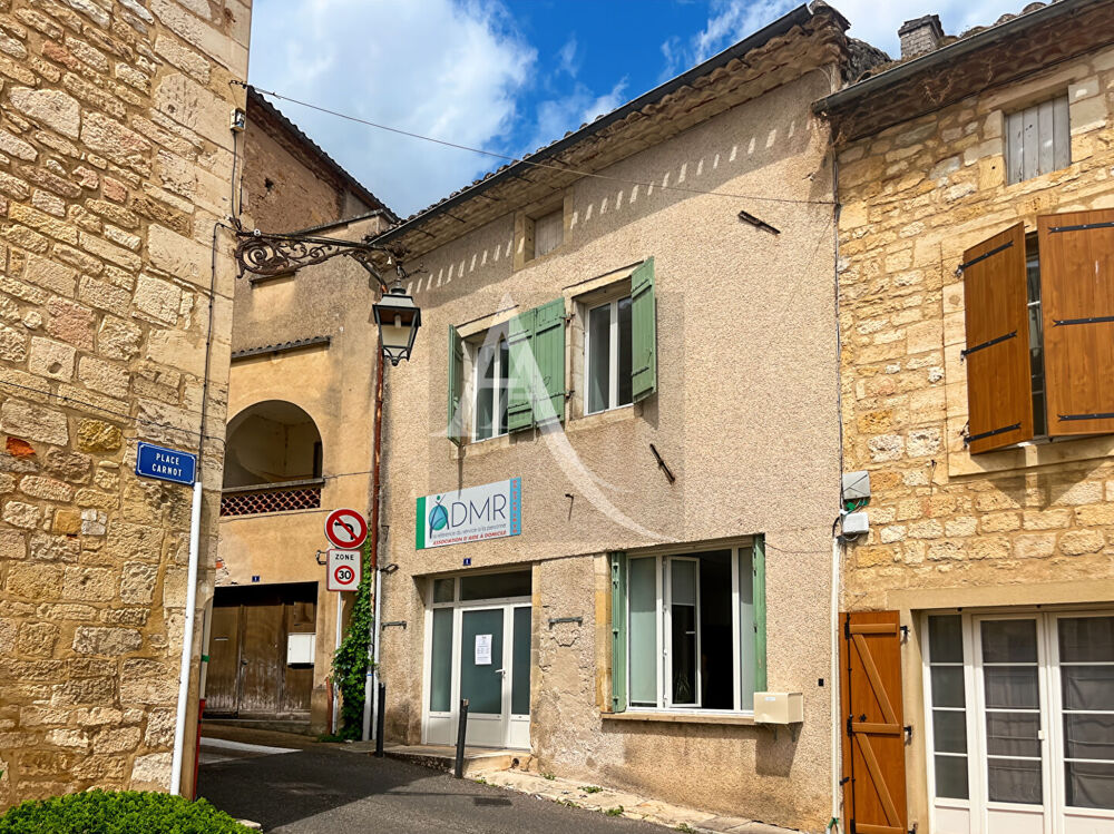   A vendre - Local commercial de 95.5 m2, avec petite cour extérieure Fumel