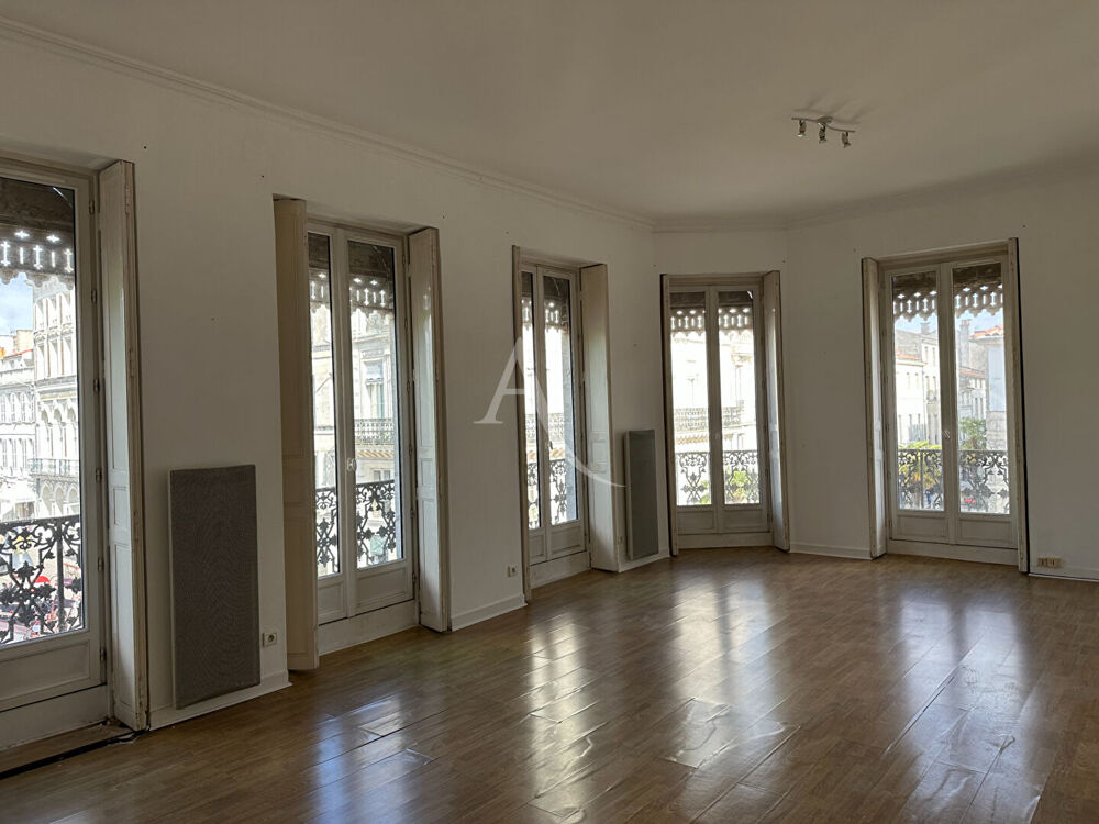 EMPLACEMENT D'EXCEPTION PLACE COLBERT Appartement Rochefort 2 pièce(s) 59.77 m2