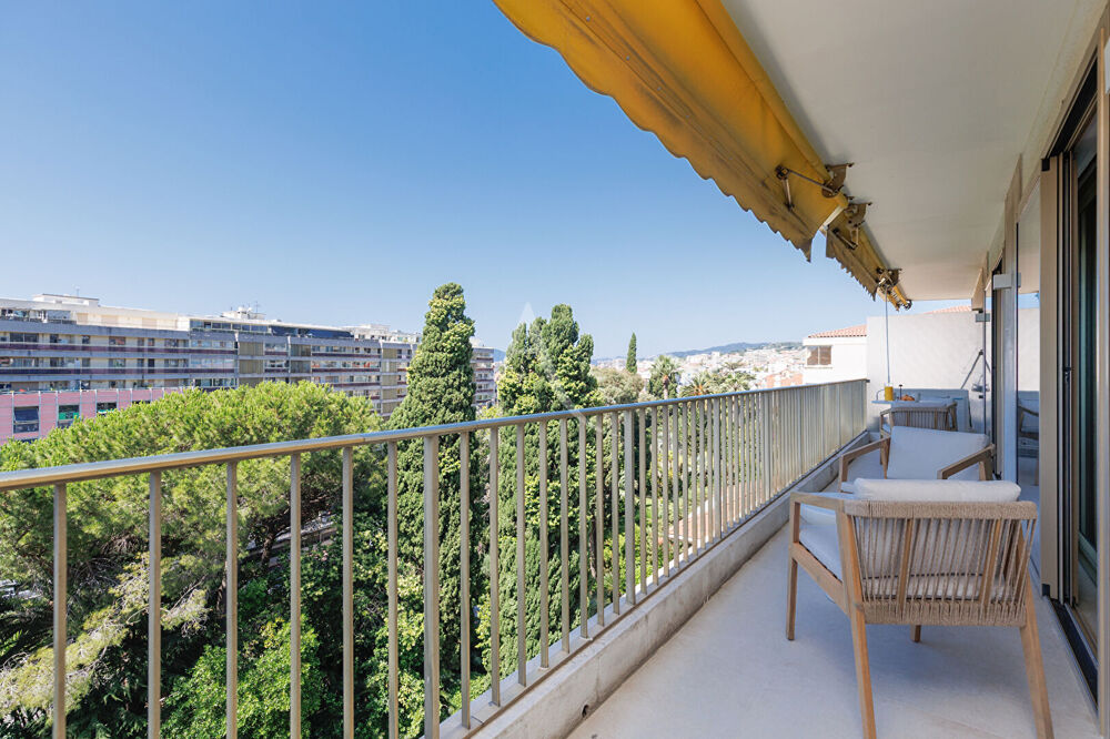 Cannes Hyper Centre - Élégant 3 Pièces Rénovation de Prestige avec Terrasse