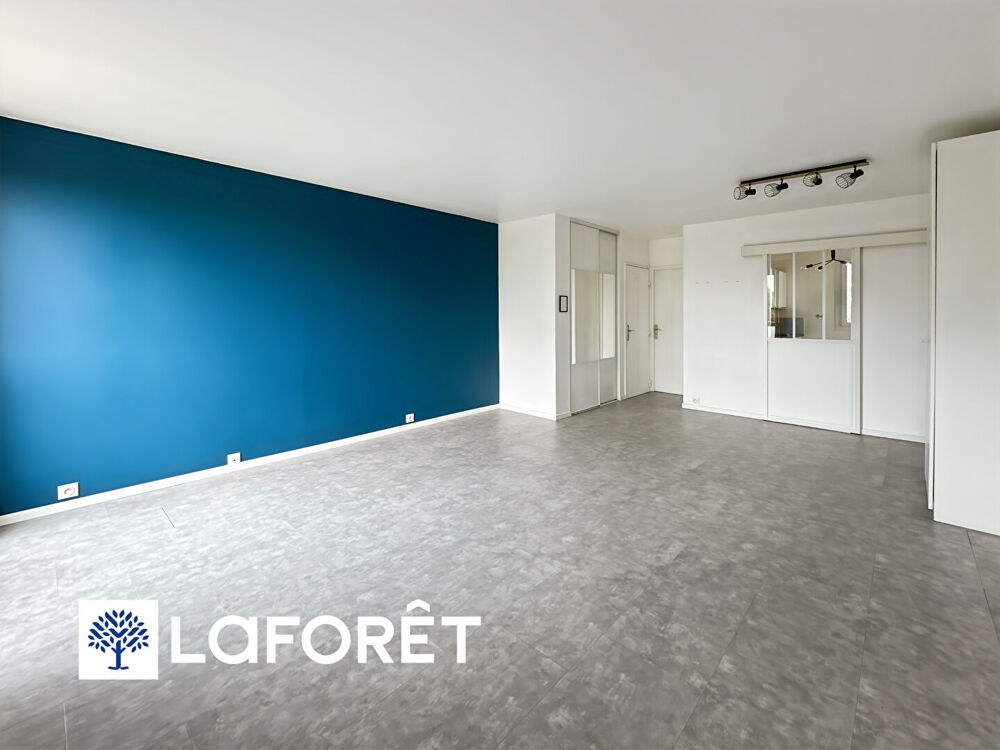 Charmant appartement 2 pièces à vendre à Viry Chatillon - Dernier étage avec balcon et parking