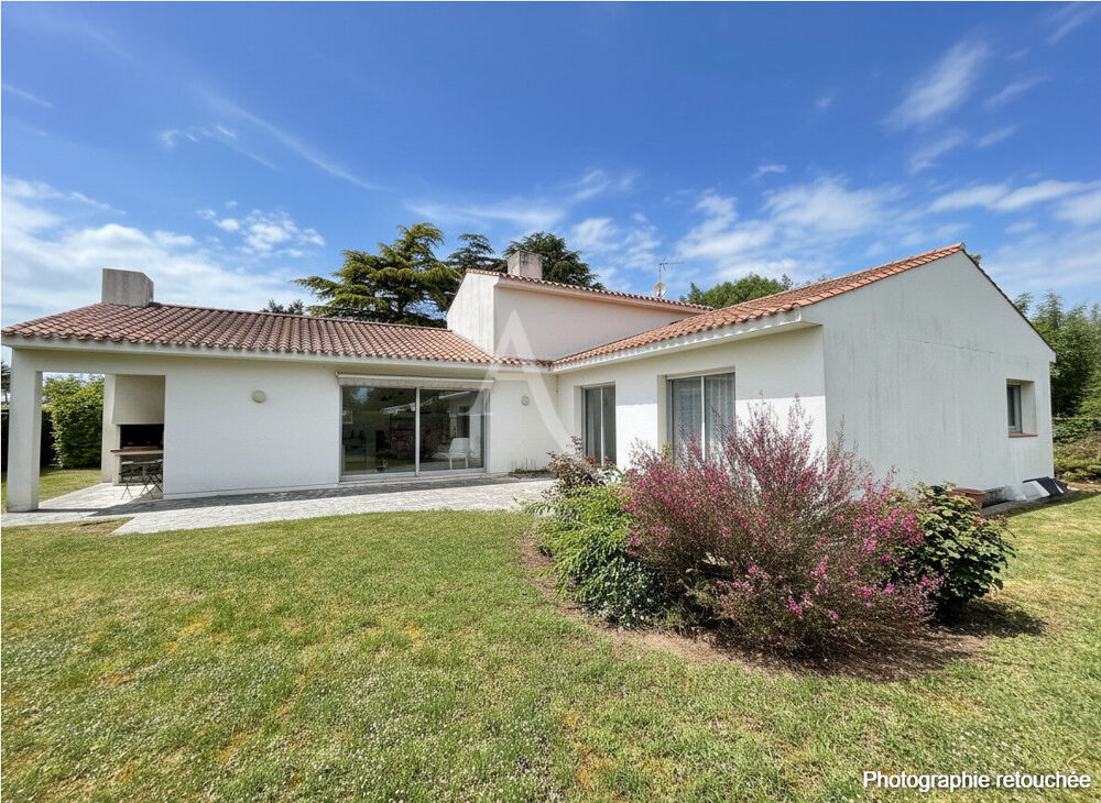 Maison 8 pièces 205 m² · à Machecoul Saint Meme · 205 m² · 420 000 €