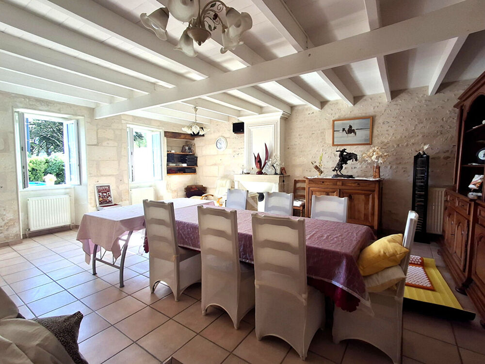Maison 9 pièces 242 m2 avec dépendances. 5 min de SAINTES