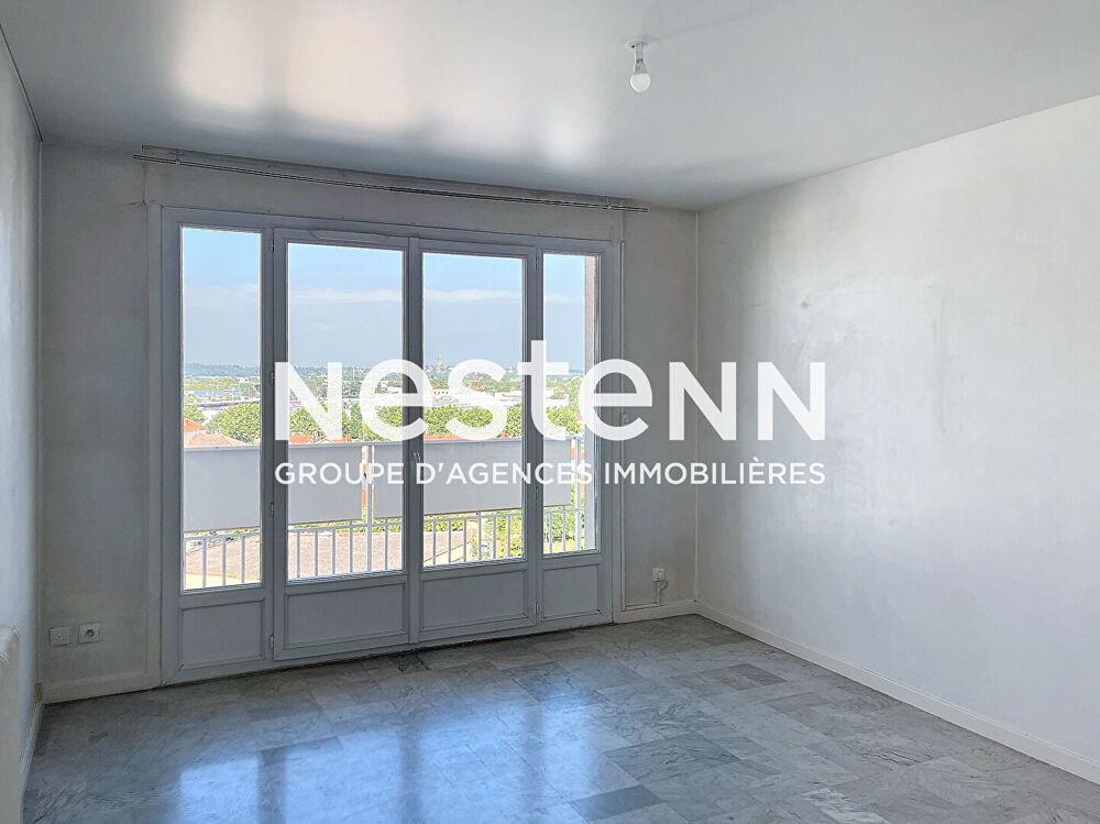 Location Appartement Appartement 2 Pièces en dernier étage avec Terrasse Cave et Parking - 69500 BRON Bron