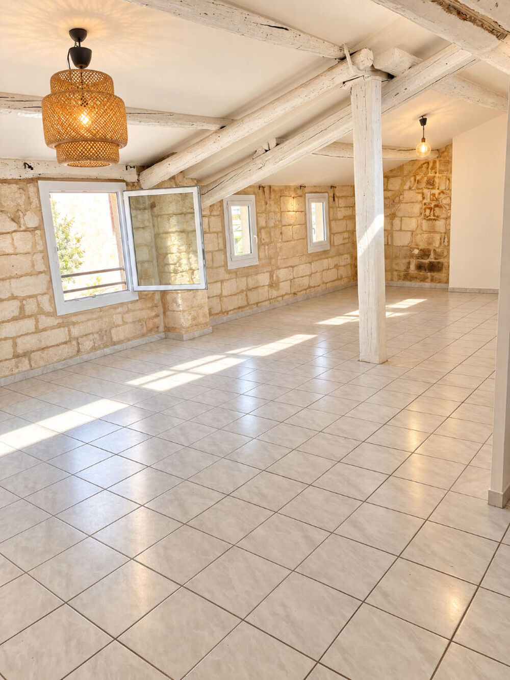 AVIGNON INTRA MUROS - HYPERCENTRE T3 - 81M²