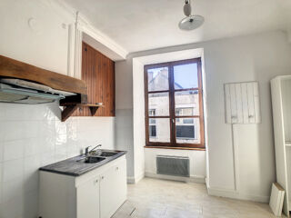  Appartement à louer 3 pièces 97 m²