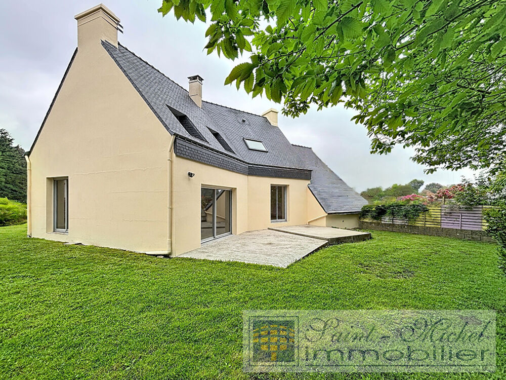 LOCUNOLÉ au bourg, maison de 116 m² avec jardin