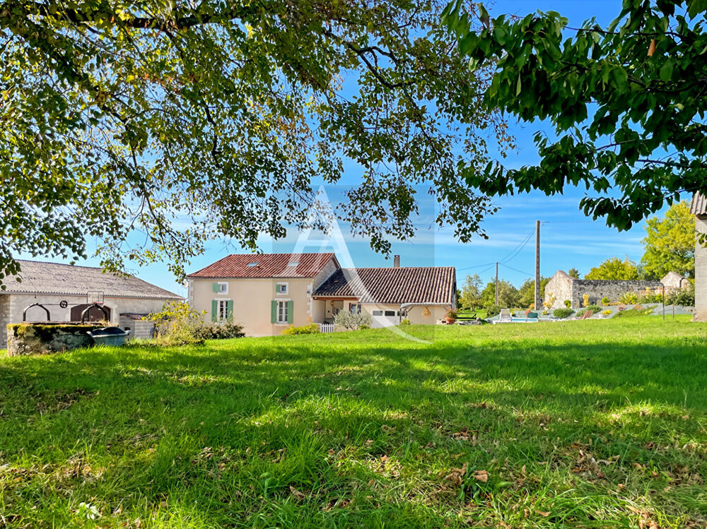 Authentique propriété en pierre avec piscine, dépendances et vignoble