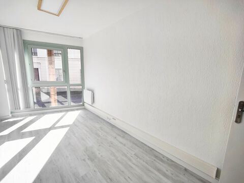 Local professionnel, activit&eacute; de bureau 64.50m&sup2; 1438 77000 Melun