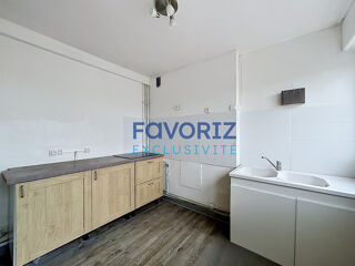  Appartement à louer 3 pièces 77 m²