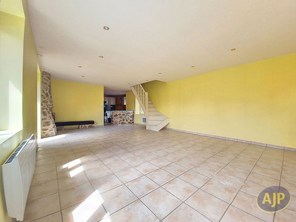 À vendre ! Charmante maison en pierre 3 chambres au coeur de La Chaize-le-Vicomte 114m²