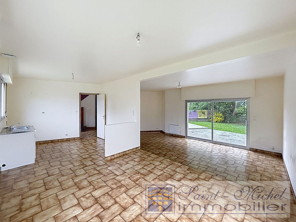 LOCUNOLÉ au bourg, maison de 116 m² avec jardin