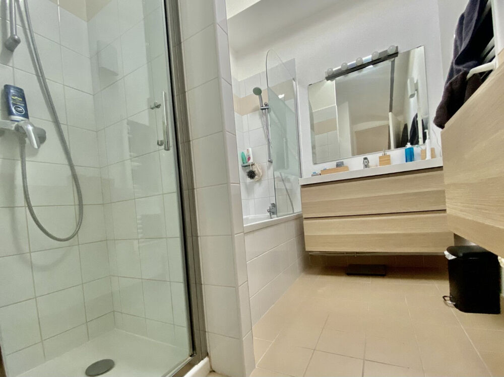 Location Appartement REPUBLIQUE 13002 - T2 duplex 50m² meublé avec clim réversible à louer Marseille 2