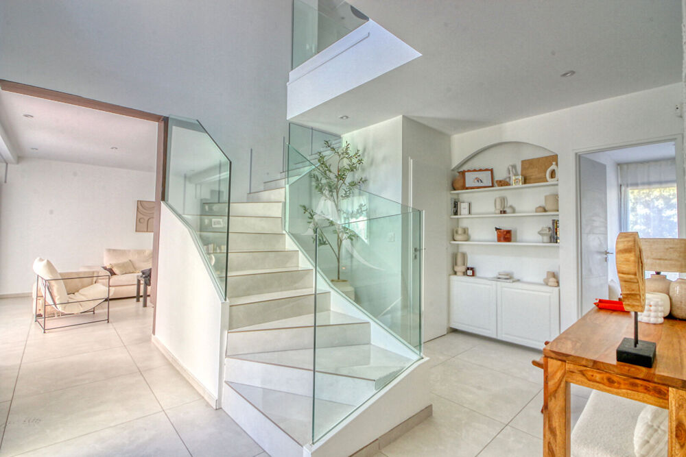 Vente Maison Maison d'architecte 2023 - DPE A - 6 pièces 4 chambres - sous-sol total 75 m² - Garage + borne V.E. Antony