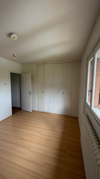  Appartement à louer 3 pièces 82 m²