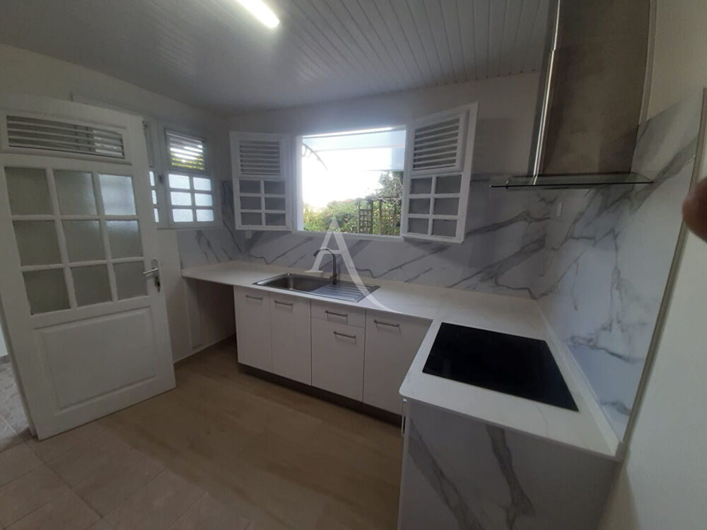 Location Appartement Appartement Le Lamentin 2 pièce(s) 37.13 m2-nu-tout compris (eau +edf+ jardin commun + TEOM)  disponible de suite !!!!!! Le lamentin
