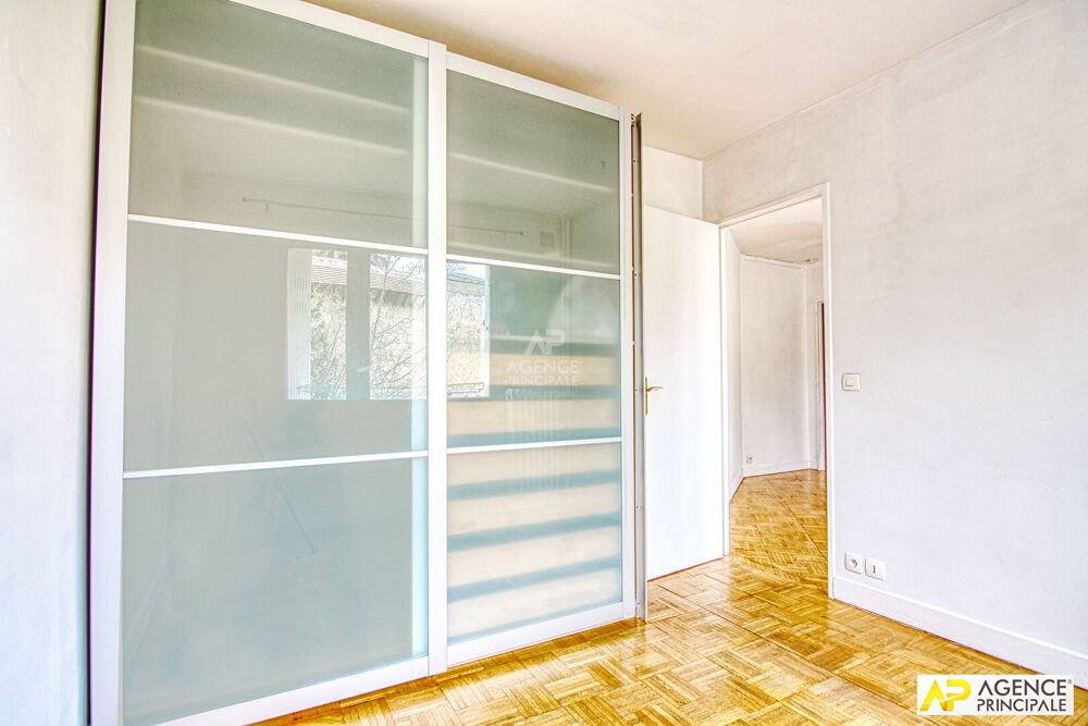 Vente Appartement Versailles Notre-Dame les Prés Appartement 2 pièces 42 m² carrez situé au 1er étage avec ascenseur, balcon, cave et parking en s Versailles