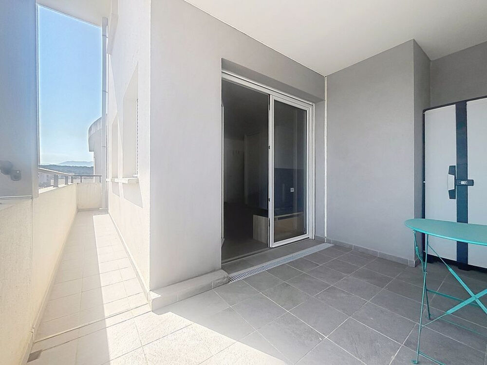 Studio meublé 30 m² - Terrasse et place de stationnement- Résidence sécurisée