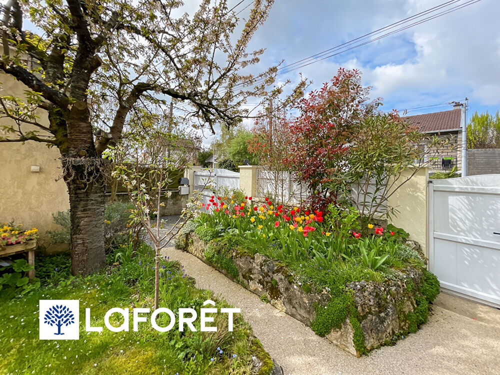 Vente Maison Maison avec piscine et panneaux solaires à vendre à Sainte-Geneviève-des-Bois Sainte genevieve des bois